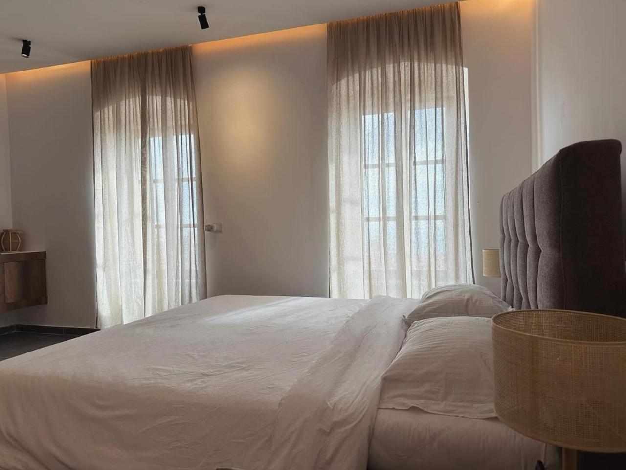 Lion's Apartment *