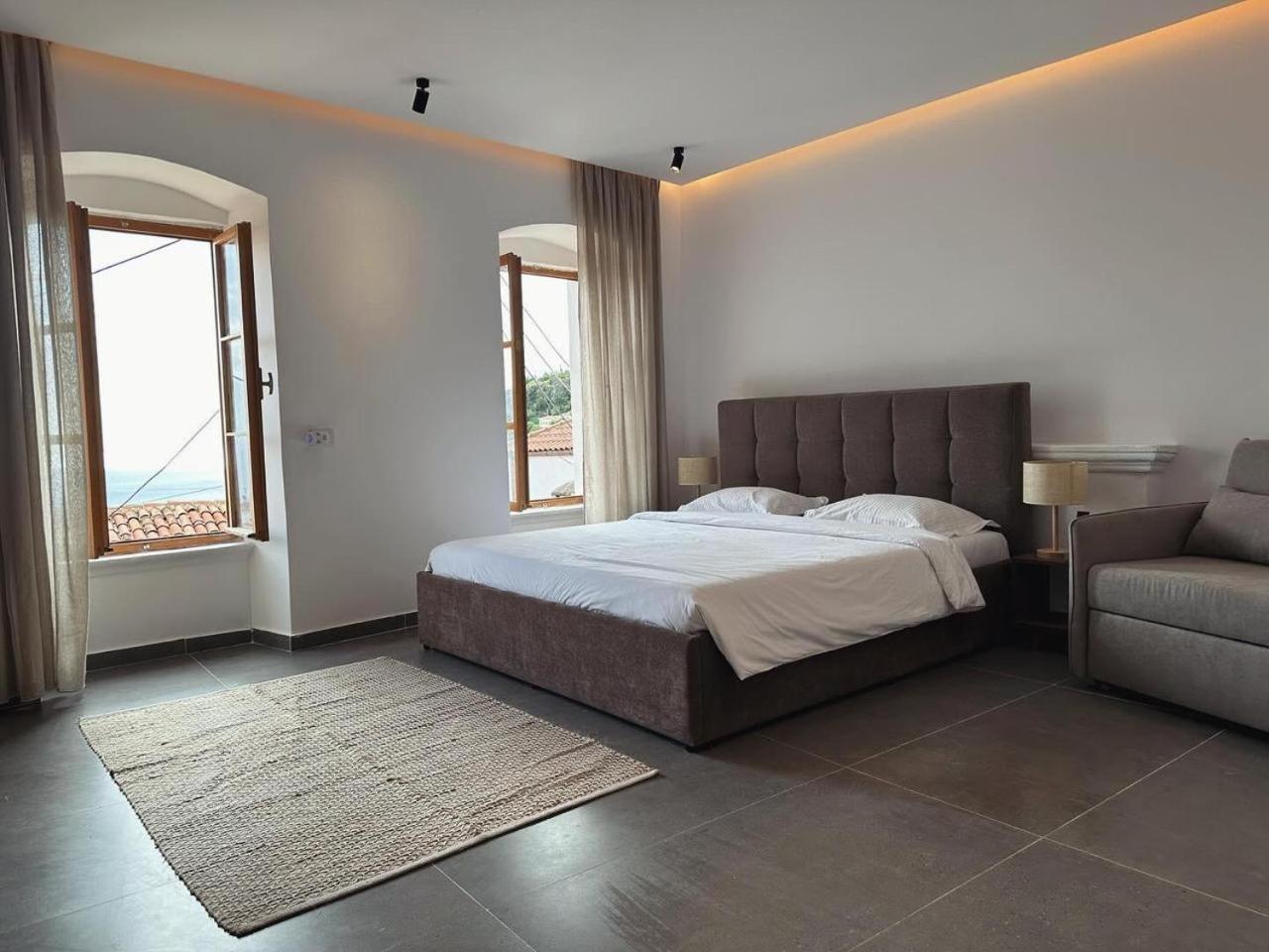 Lion's Apartment