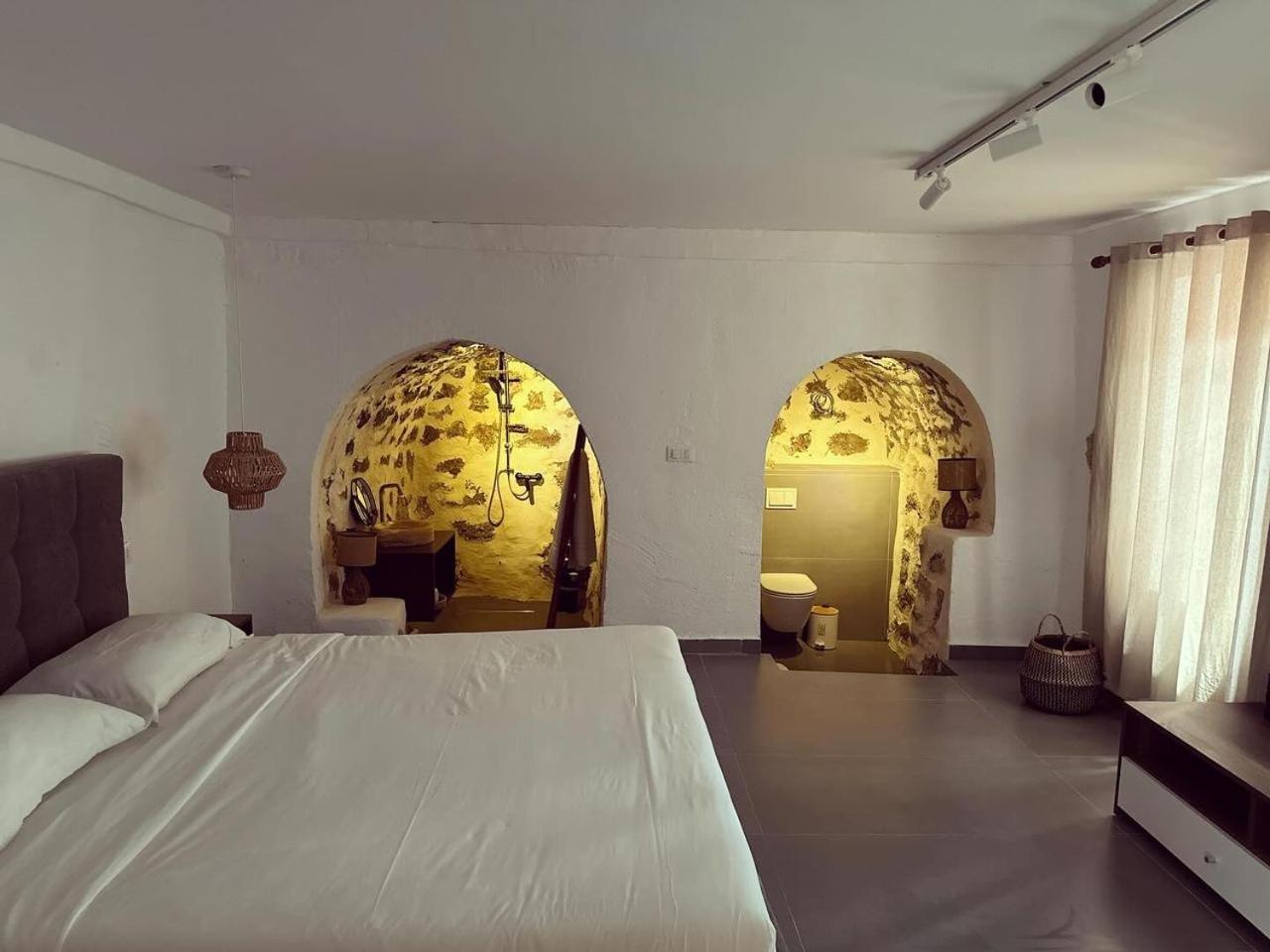 Lion's Apartment *